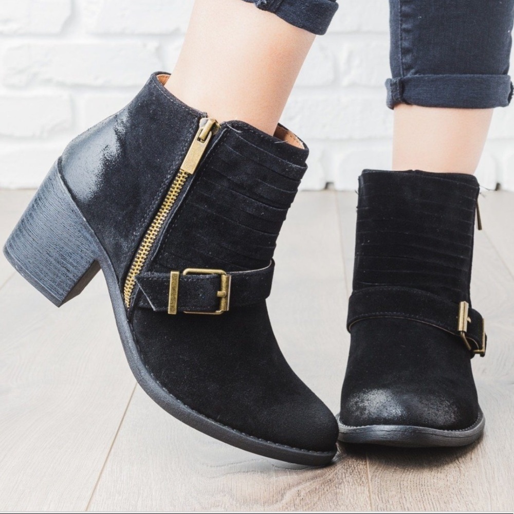 Qupid NEW Strappy Buckle Booties Black Sz 7